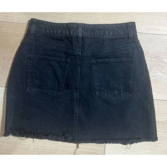 Forever 21 Womens Denim Mini Skirt Size M Black Raw Hem Distressed Pockets Chic - Picture 3 of 4